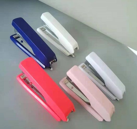 Степлер на 10 л. №10  пластиковый ассорти, со встроенным антистеплером, в картон