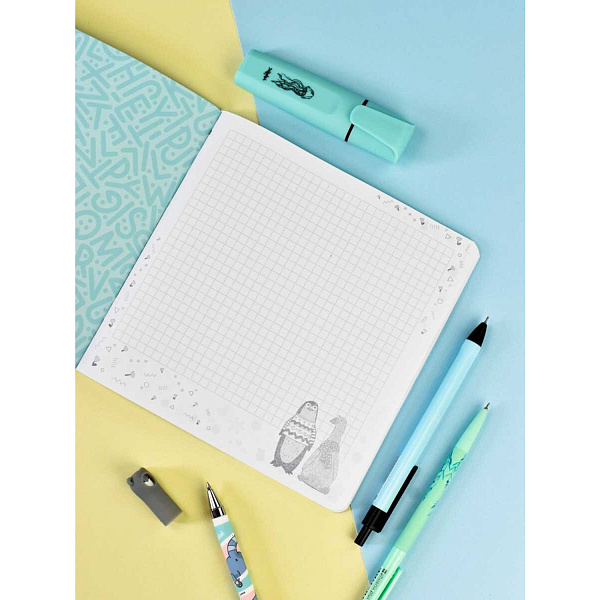 Блокнот 170*170 40 л. "АРТ-БРАТВА" /мягкий переплёт (2 скобы), полноцветная печать, матовая плёнка, Блок - белый офсет, 65 г/м², печать в одну краску, дизайнерский блок , эмбоссированна