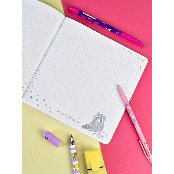 Блокнот 170*170 40 л. "ПИЦЦА-СЕРДЦЕ" /мягкий переплёт (2 скобы), полноцветная печать, матовая плёнка, Блок - белый офсет, 65 г/м², печать в одну краску, дизайнерский блок , эмбоссирован