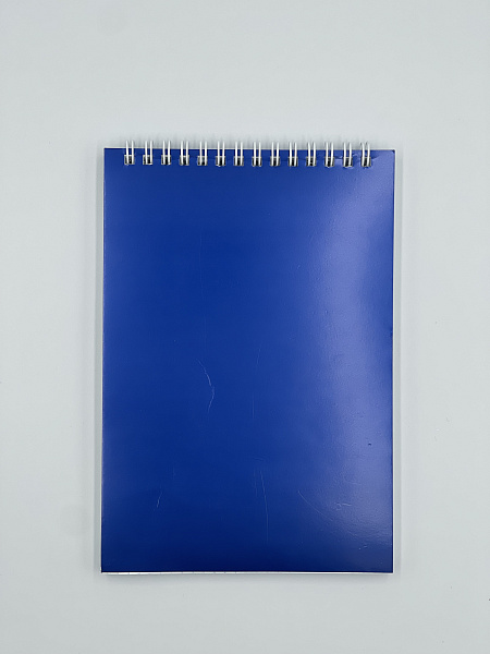 Блокнот А5 (136 х 198 мм) 80л.кл.на гребне Синяя,обл.дизайнерский картон,блок офсет