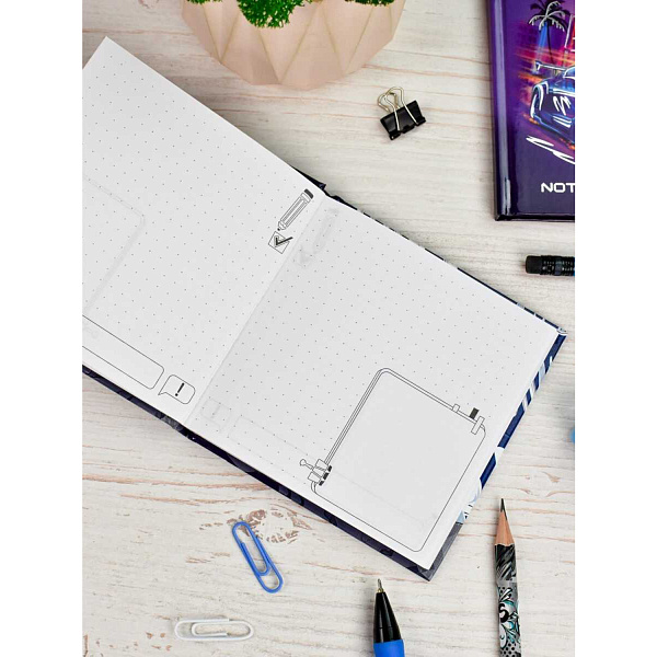 Блокнот 105*105 48 л. в точку "Notebook" "КРУТОЙ ГРИЗЛИ" /Блок - белый офсет 65 г/м², тв. переплёт, тиснение фольгой, глянцевая ламинация/