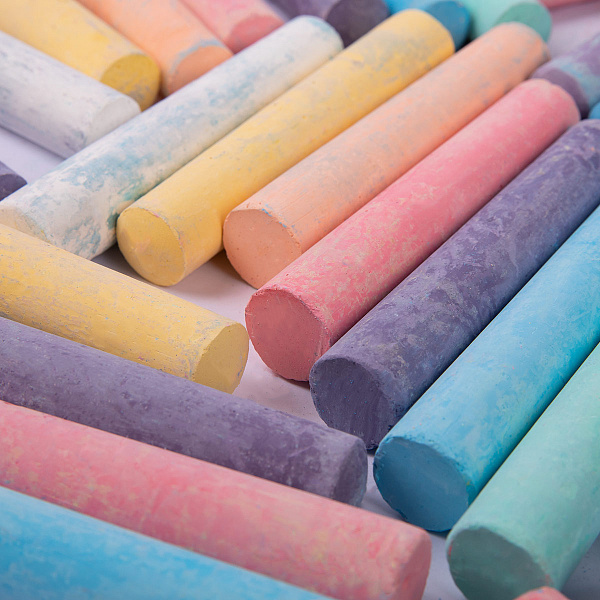 "Лео"   "Играй"   Мелки для рисования      9 цв. , 61 шт .