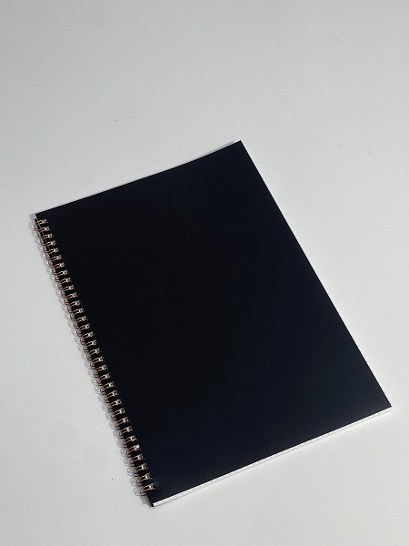 Тетрадь А4 60 л. кл. на гребне  Чёрная пластиковая обложка, офсет