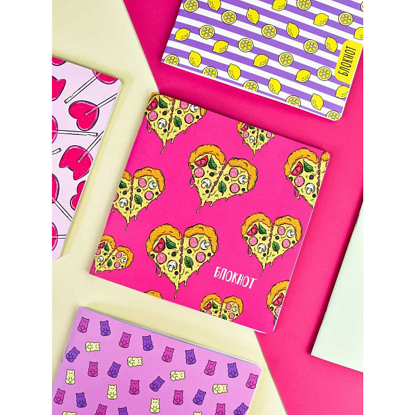 Блокнот 170*170 40 л. "ПИЦЦА-СЕРДЦЕ" /мягкий переплёт (2 скобы), полноцветная печать, матовая плёнка, Блок - белый офсет, 65 г/м², печать в одну краску, дизайнерский блок , эмбоссирован