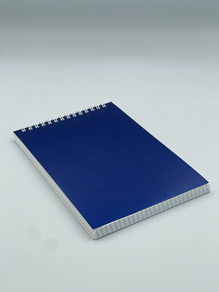Блокнот А5 (136 х 198 мм) 80л.кл.на гребне Синяя,обл.дизайнерский картон,блок офсет