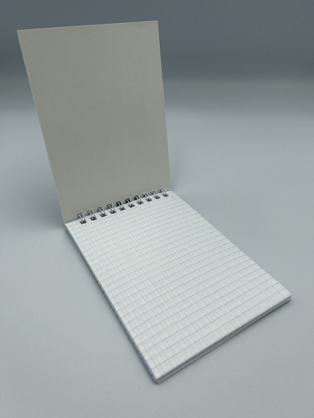 Блокнот А6 (99 х 136 мм) 32л.кл.на гребне Синяя,обл.дизайнерский картон,блок офсет