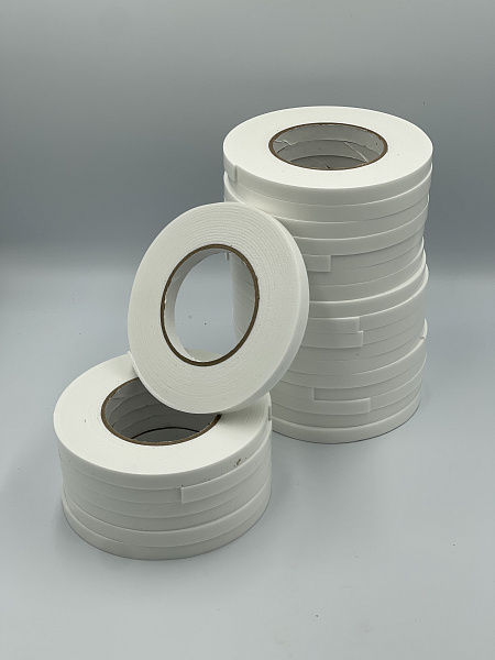 Клейкая лента двусторонняя на вспененной основе 12мм*5м (спайка 24 штук) цена за 1 штуку 