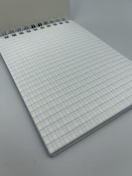 Блокнот А6 (99 х 136 мм) 32л.кл.на гребне Синяя,обл.дизайнерский картон,блок офсет