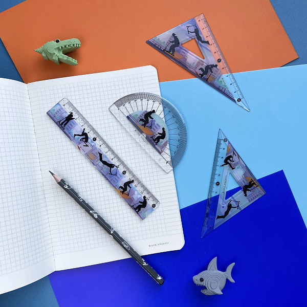 Треугольник "HappyGraphix. Самокаты", 30 градусов ПЛАСТИКОВЫЙ