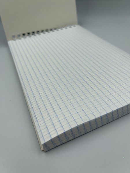 Блокнот А5 (136 х 198 мм) 80л.кл.на гребне Синяя,обл.дизайнерский картон,блок офсет