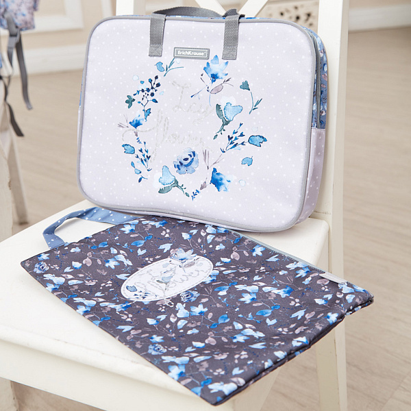 Папка для тетрадей А4 с ручками вертикал. ErichKrause® Frozen Beauty, на молнии