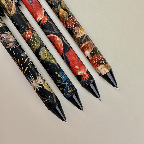 Ручка гелевая автомат. 0,38 мм "DREAMBOX.FLORA.ГРАНАТ" ЧЕРНАЯ, В ПОДАРОЧНОМ ПЕНАЛЕ С 2-МЯ СТЕРЖ.