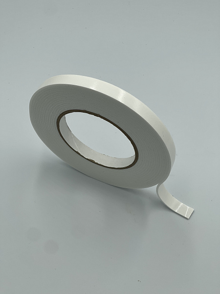 Клейкая лента двусторонняя на вспененной основе 12мм*5м (спайка 24 штук) цена за 1 штуку 