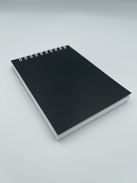 Блокнот А6 (99 х 136 мм) 80л.кл.на гребне Черная,пластиковая обложка,блок офсет