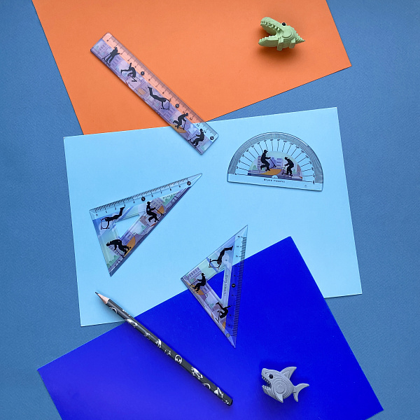Треугольник "HappyGraphix. Самокаты", 30 градусов ПЛАСТИКОВЫЙ