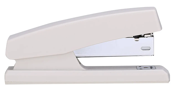 Степлер на 25 л. 24/6 26/6 Deli ассорти 100скоб пластик коробка