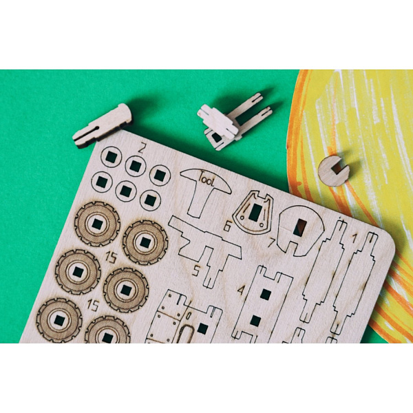 Конструктор деревянный Uniwood UNIT Бронетранспортер военный