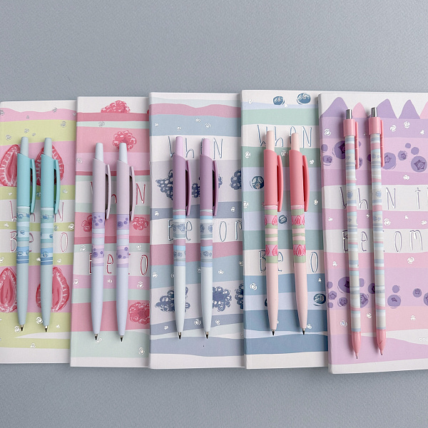 Ручка шариковая 0,5 мм "HappyClick. Ягодные тортики. Черника"  СИНЯЯ